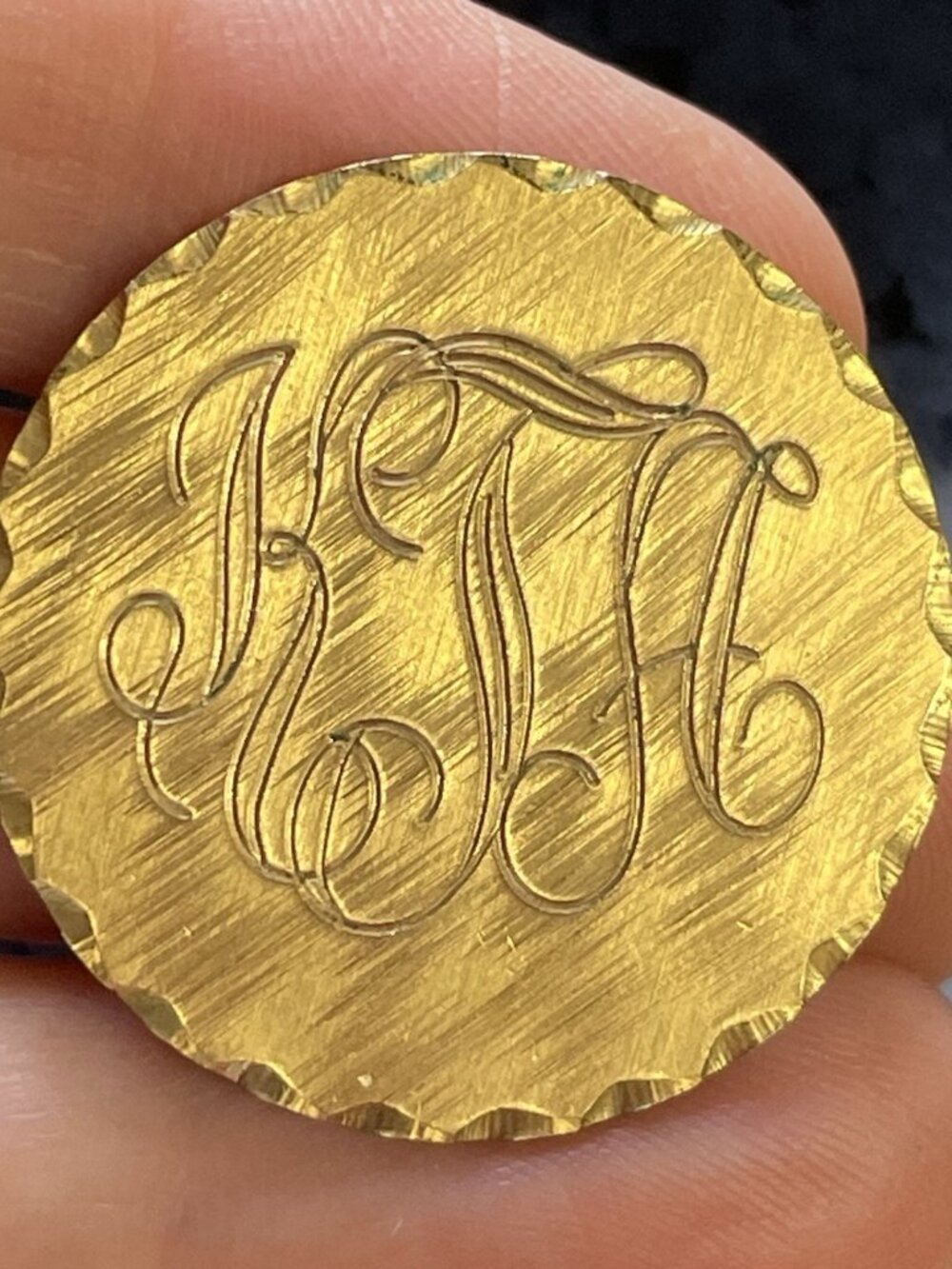 READ Vtg Wells 1/20 12K Gold Filled GF Round Monogram Brooch Pin Initials KTA